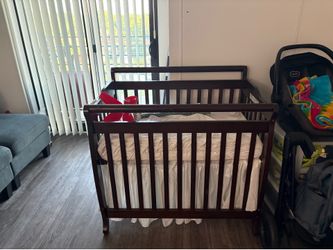 Baby crib with mattress and bedding