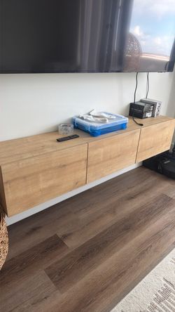 TV CONSOLE