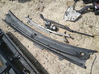 2016 Chevy truck Windshield wiper arms @ motor and front Cow piece