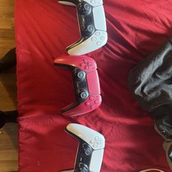 3 Ps5 Controllers