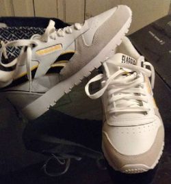 Reebok shoe Steelers colors size 8 and a half