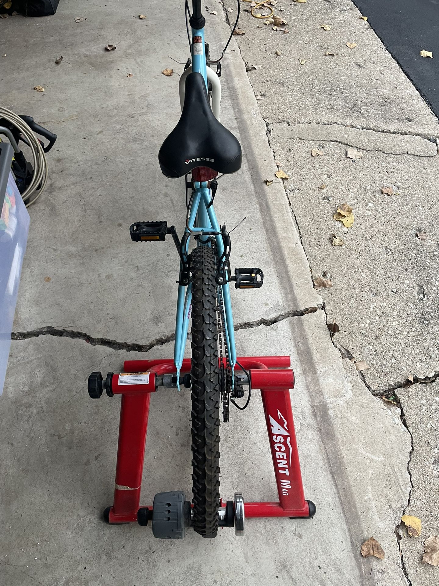 Bicycle With The base To Exercise Good Price $100 
