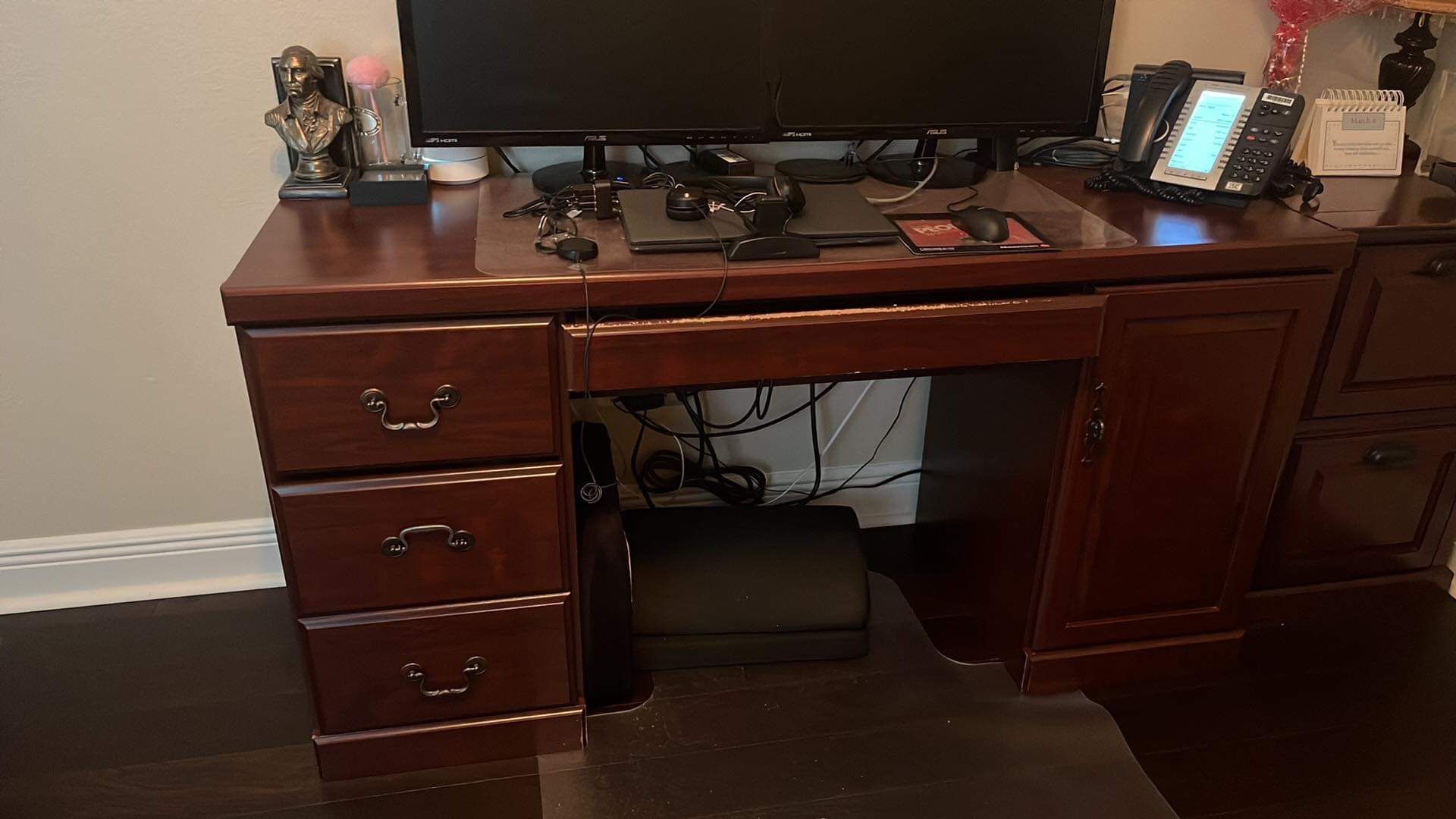 Desk & Filing Cabinet 