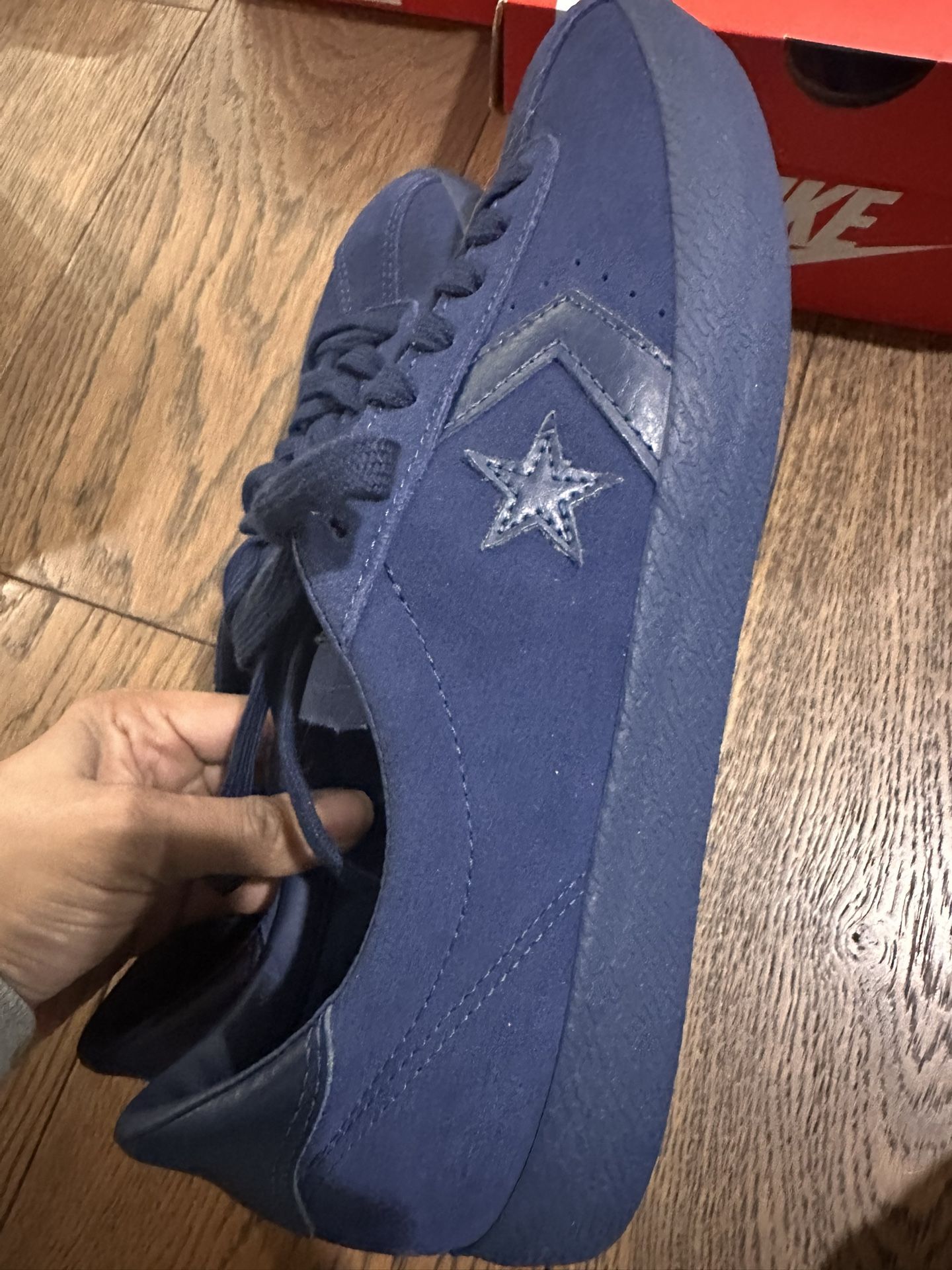 Men’s Converse Sz 10 NEW