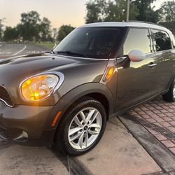 2013 MINI Countryman S Hatchback 4D – Super Clean, Low Miles! 🚗✨