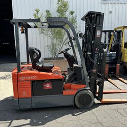 TOYOTA ELECTRIC FORKLIFT 