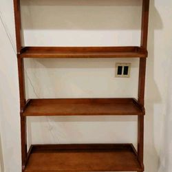 2 Leaning Shelves