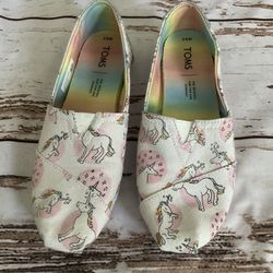 TOMS CLASSIC SLIP ON UNICORN PINK PRINT PASTEL SILVER SHIMMER SHOES