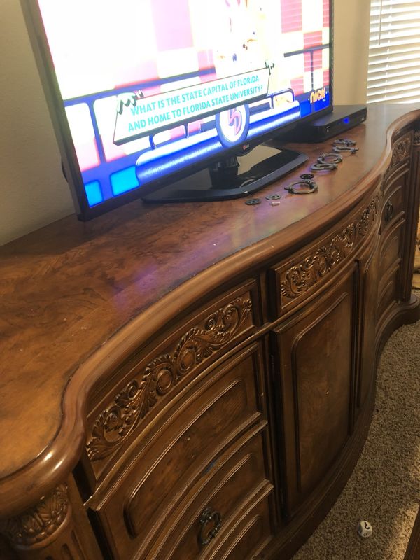 King 4 Post Bed Dresser And 2 End Tables All From Diane Flack 1 500