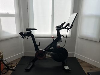 Peloton Bike 3rd Gen 2021, ~170 Rides, Like New