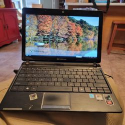 Gateway LT31, LT3103u Laptop Computer - Black - Windows Vista