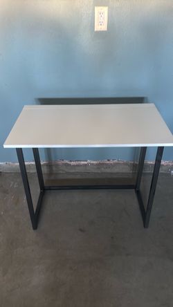 Foldable desk