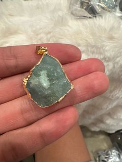 All kinds of crystal pedants
