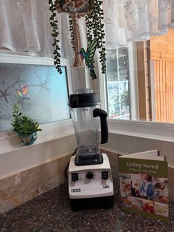 Like new Vitamix 5200 Professional-Grade Blender