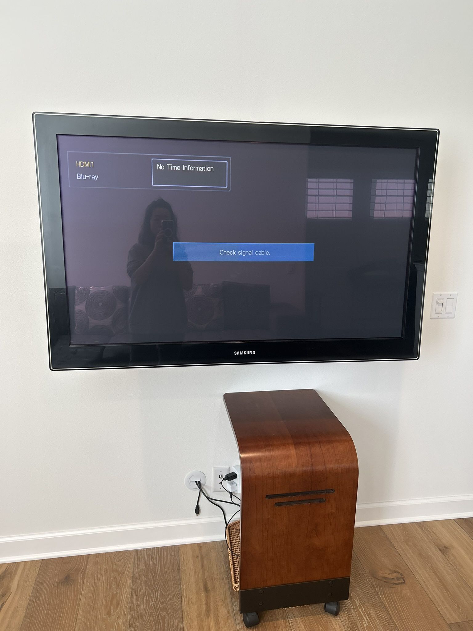 60 Inch Samsung TV With Mount if You Can Remove Yourself