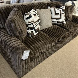 Cozy Nice Stylish Couch! 