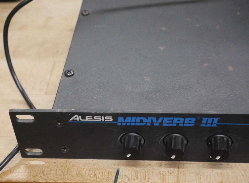 Alesis Midiverb III 3 Reverb 16 bit simultaneous multi effects processor with power cord. used. tested. in a good working order.  
