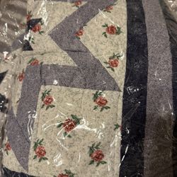 Full-Size Navy Blue Floral Quilt – Barely Used – Stored in Protective Bag