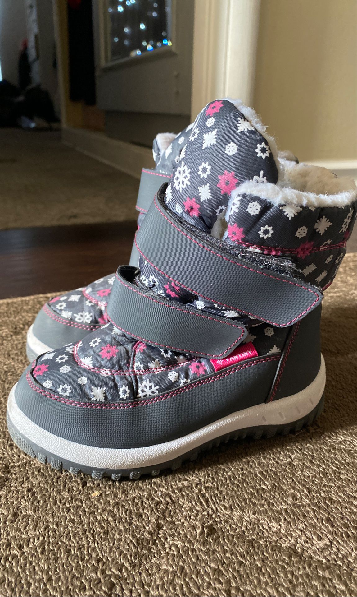 Little girl snow boots