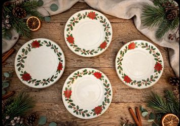 Vintage Set of 4 Gibson Home Poinsettia Holiday 6” Saucers Wth A Gold Rim