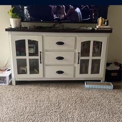✨SERIOUS BUYERS ONLY✨ MUST SELL NOW✨Broyhill TV/Entertainment Stand