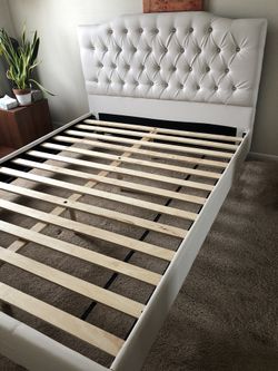 LOCATED IN LOS ANGELES CA BRAND NEW QUEEN BED FOR ONLY $300 MATTRESS INCLUDED 💥 $20 DELIVERY 💥NO SET UP💥 • We do not assemble • Brand new in box