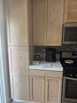 Kitchen cabinets free
