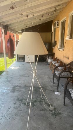 Very nice lamp very good condition