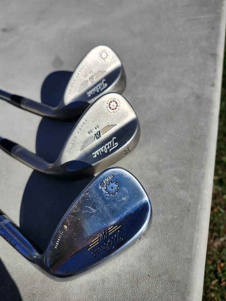 TITLEIST GOLF WEDGE SET