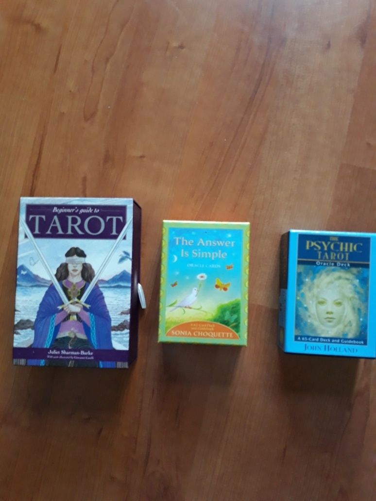 Tarot cards, psychic tarot and Oracle cards.