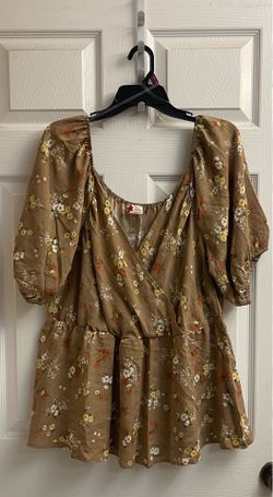 Brand new taupe floral top size 2XL