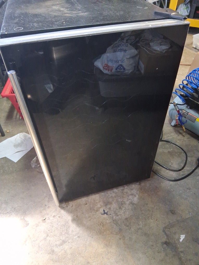 Mini Bar/Wine  fridge