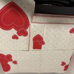 Table Runner And Place Matts