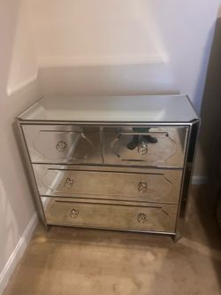 Mirrored 3 Drawer Dresser