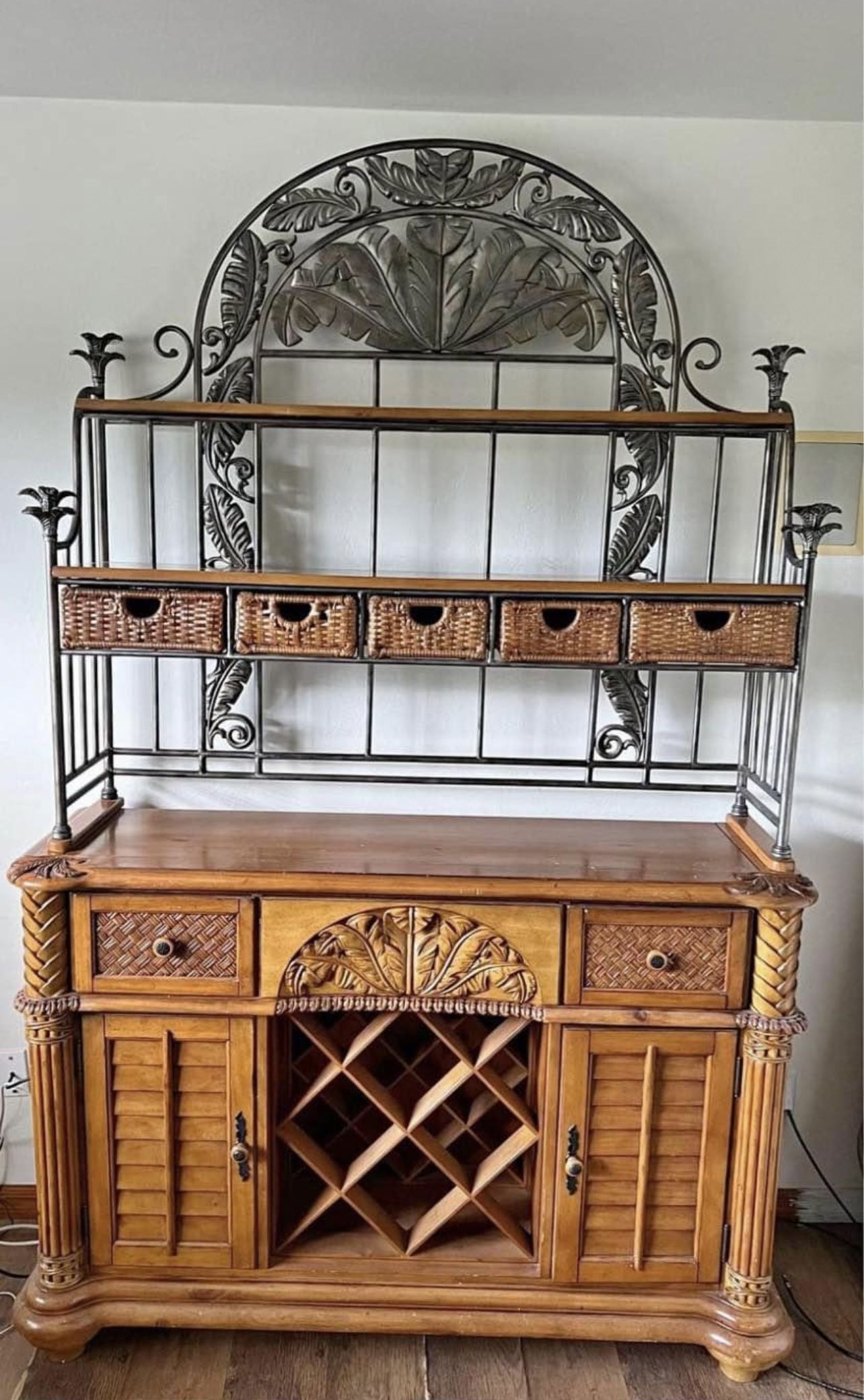 Buffet Table With Hutch 