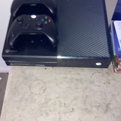 Xbox One W/ 2 Controllers