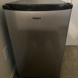 Galanz Mini Fridge 