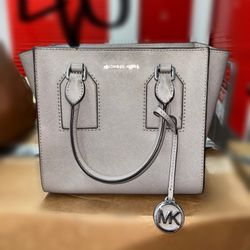 $40 AUTHENTIC MICHAEL KORS PURSE