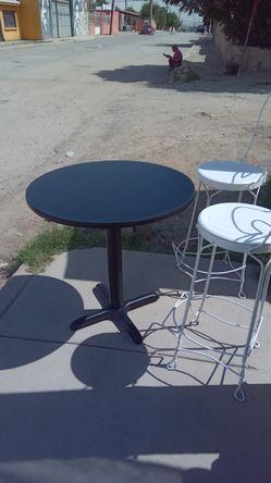 38 inch tables, plates