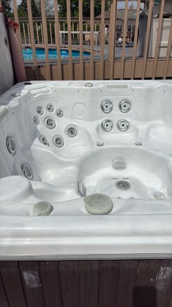 Free hot tub works great
