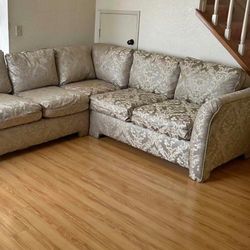 Elegant L-Shaped Sectional Sofa 