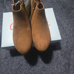 Women Shoes and Little Girls Boots.