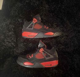 Air Jordan 4 Retro Gs Red Thunder Size 5.5Y