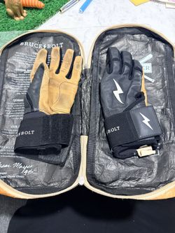 Bruce bolt batting gloves