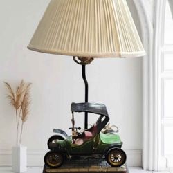 Very Cool Old LAMP.  Collectible 