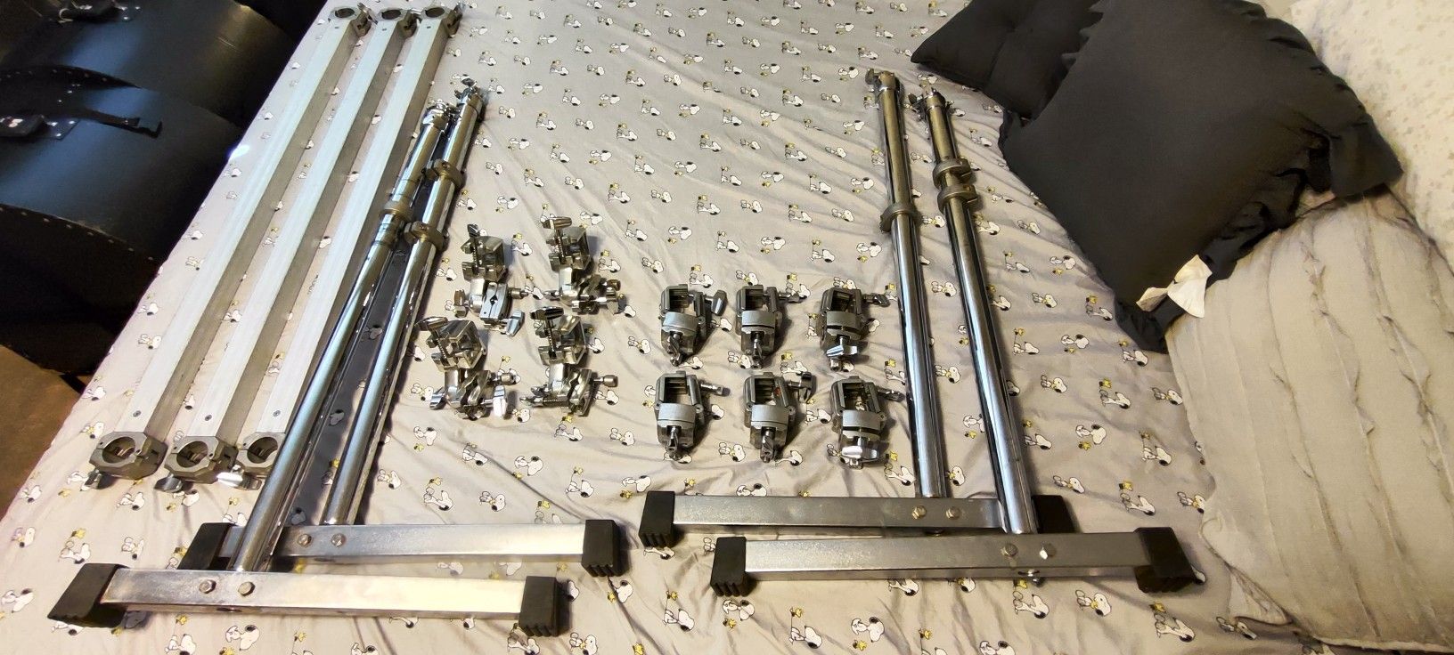 Pearl Icon Rack With 4 Rack Clamps And 4 Rack Clamps With Tilt. 