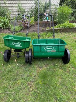 Scott’s Turf Spreader 2
