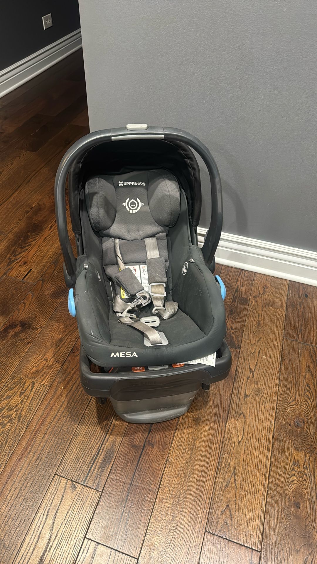 Uppababy Mesa Car Seat W/ Base