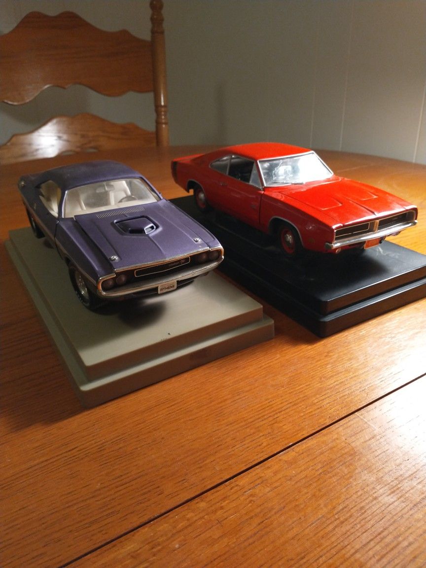1/18 Scale Heavy Die Cast 69 Charger And 70 Challenger