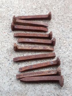 10 Genuine Vintage Railroad Spikesq